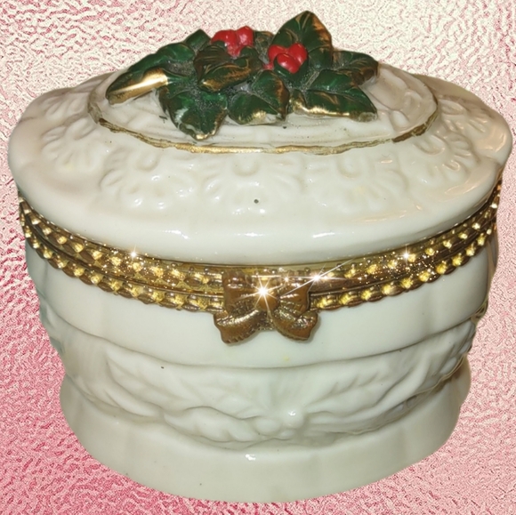Vintage Glazed Porcelain Christmas Trinket Container - Picture 8 of 9